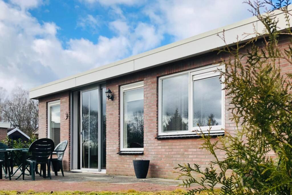 Vakantiebungalow In Bosrijke Omgeving Luttenberg Villa Exterior foto